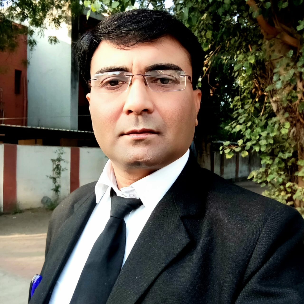Adv. Mahesh Vaniya
